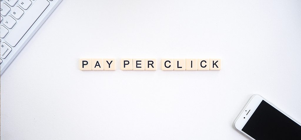 Et illustrativt bilde hvor det står Pay per click - SEO